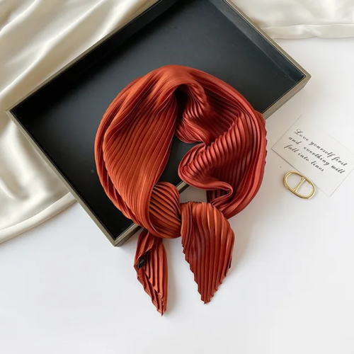 Carré de Soie Plissé – Collection Signature