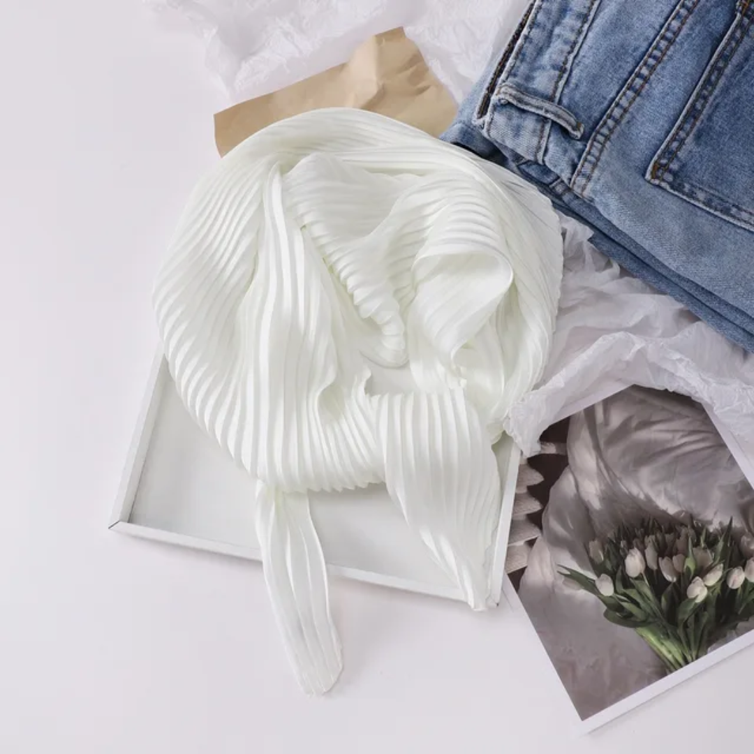 Carré de Soie Plissé – Collection Signature